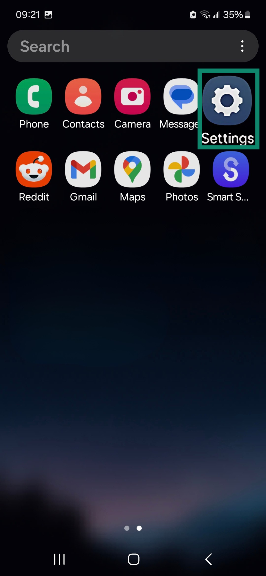 Android home screen highlighting Settings.