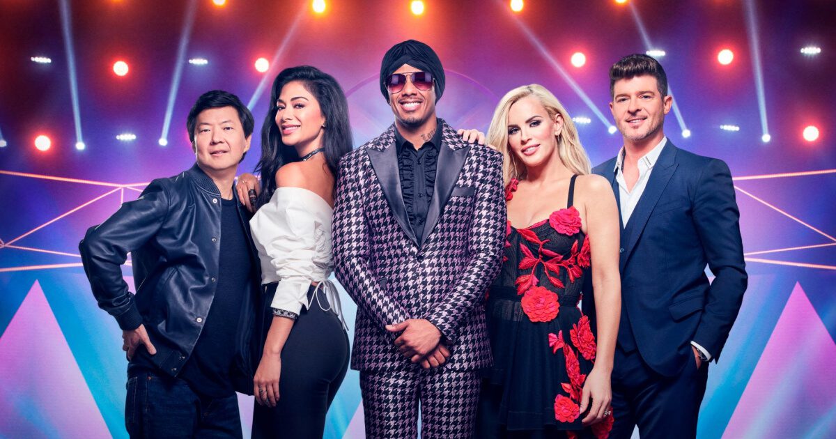 Смотрите «Певец в маске»